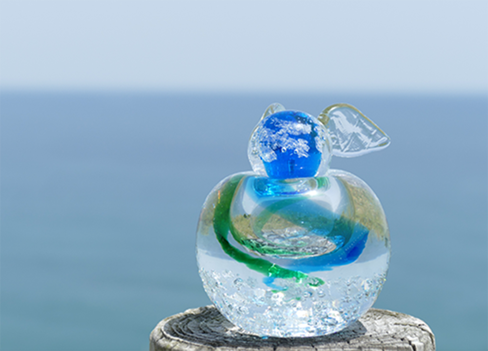 シンプルでモダンなデザインのミニ仏壇が人気